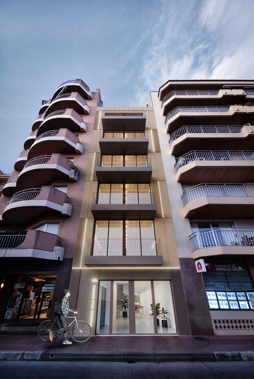 PASSEIG DELS GUIXOLS, Contrast Arquitectura